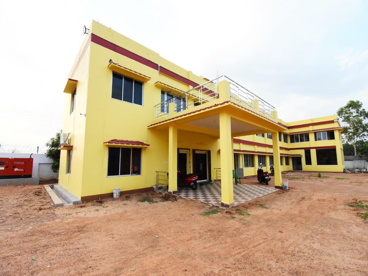 Oyo 43926 Sanchari Atithi Nivas Hotel Bolpur Bagian luar foto