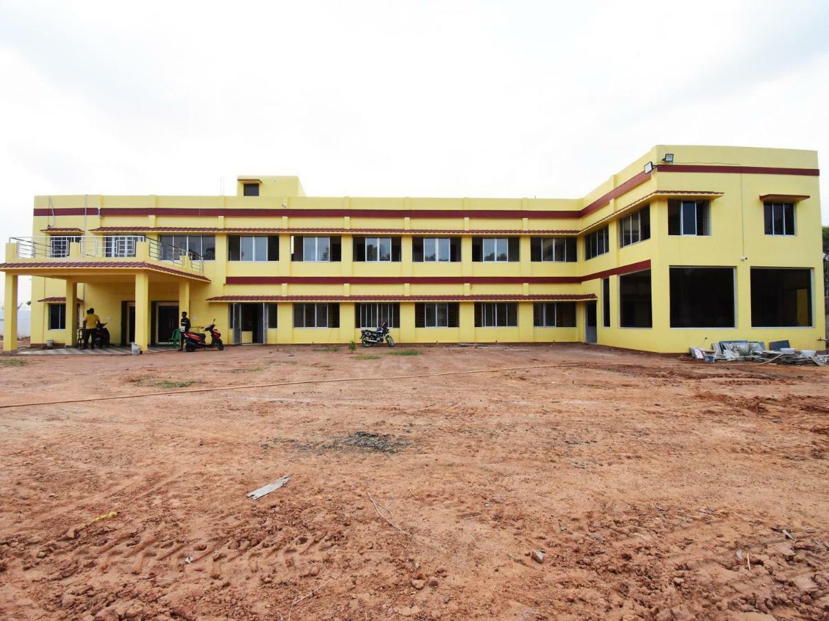 Oyo 43926 Sanchari Atithi Nivas Hotel Bolpur Bagian luar foto